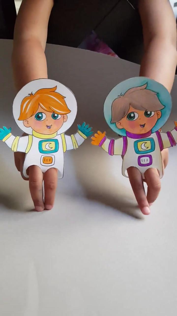 Astronaut finger puppet free | creative activities for kids