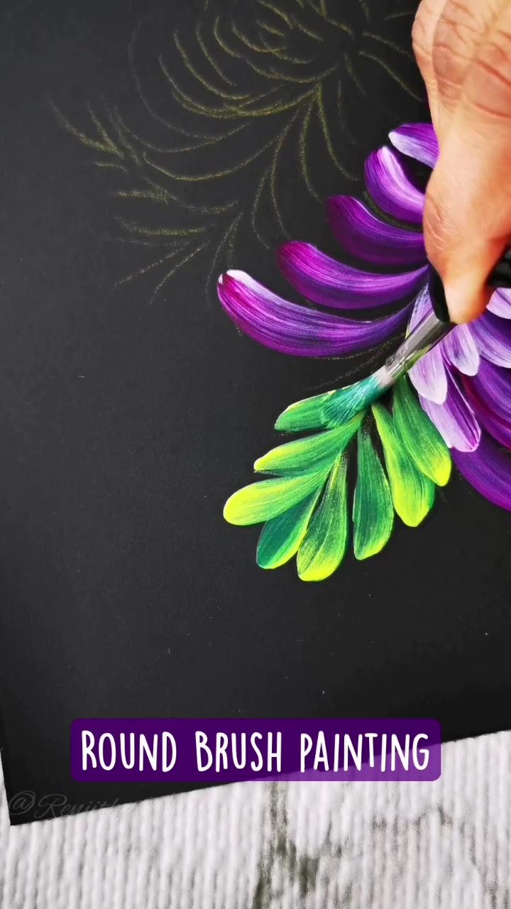 Round brush painting step by step; draw a beautiful flower with watercolor