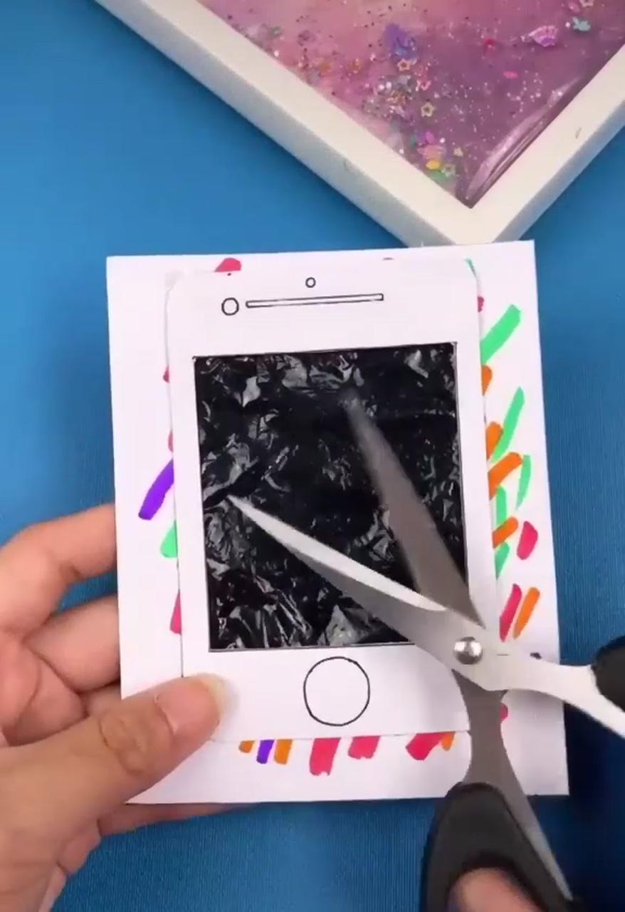 These employees quit their jobs in the funniest way possible; paper craft videos