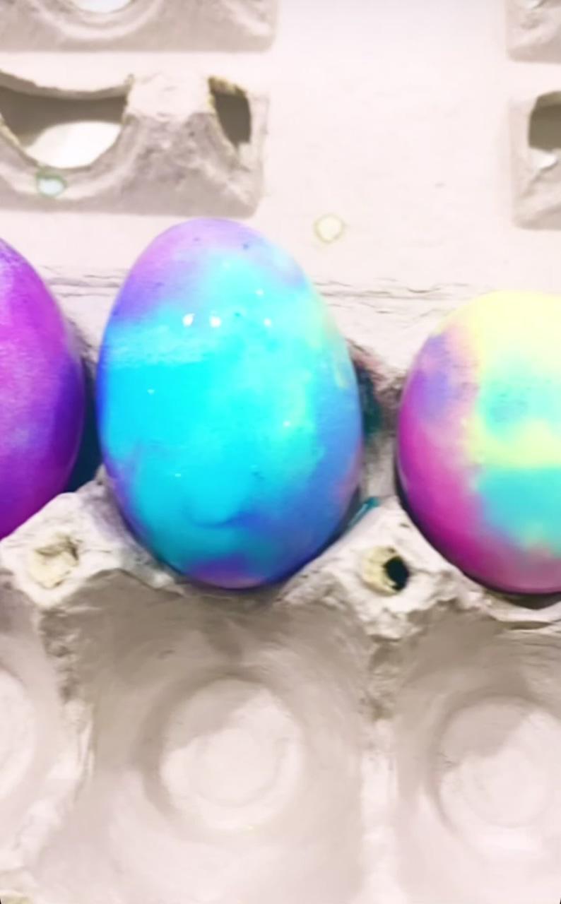 Fizzy galactic easter eggs | easter egg crafts