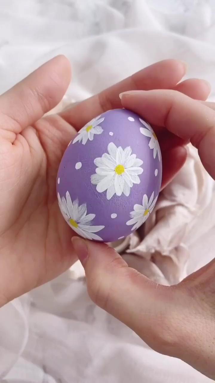 Floral easter egg painting; coloring eggs for easter