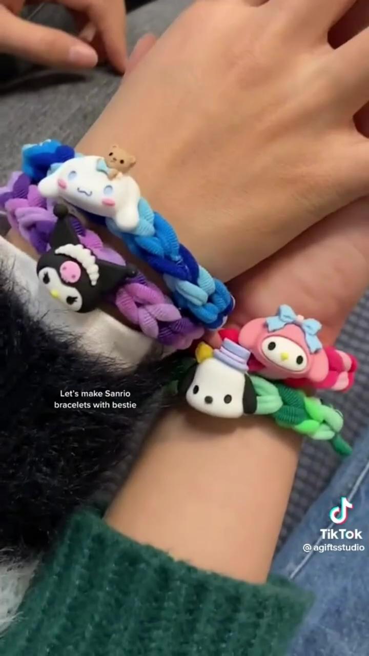 Cool way to make a braceletnot my video; your welcome #hamehack #gametrick #googlesearch