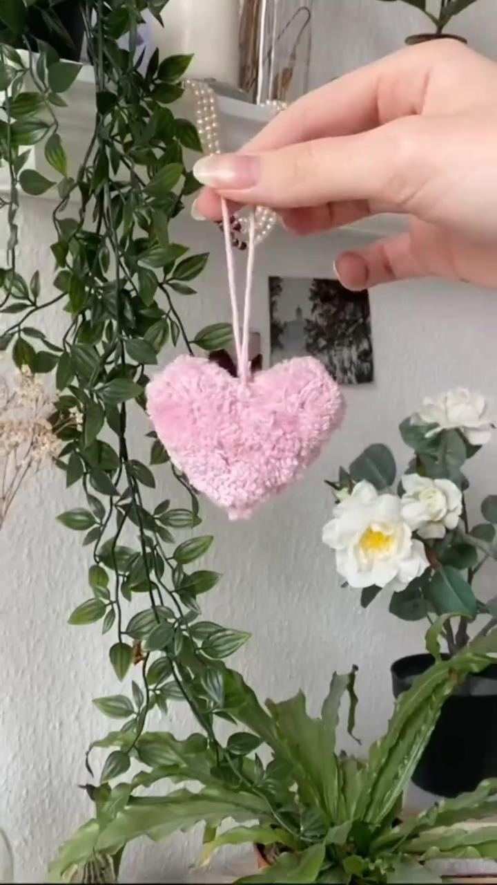 Diy a heart line keychain; how to make oobleck