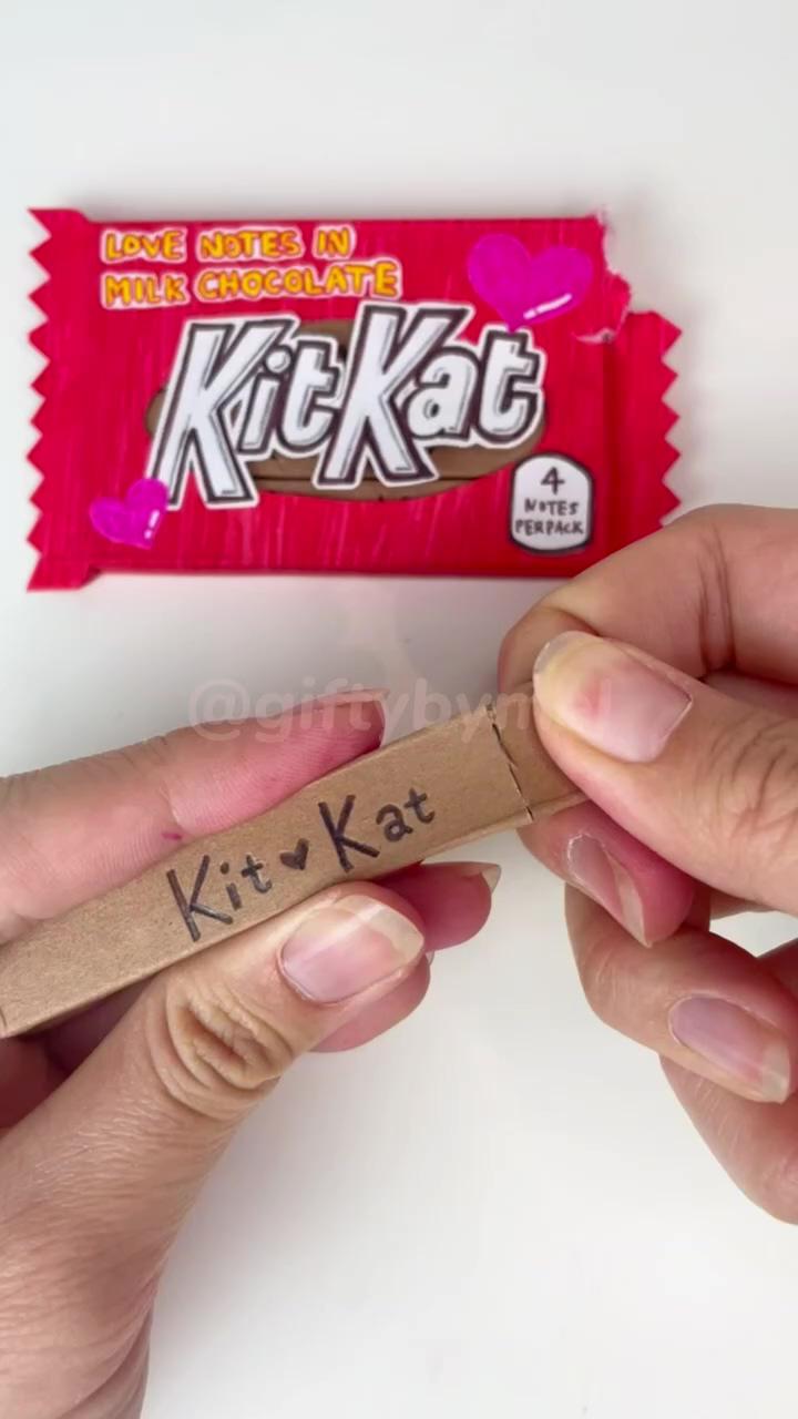 Diy kitkat gift with messages - easy thoughtful gift for your boyfriend/girlfriend; #craft #diy #handmade #homedecor #art