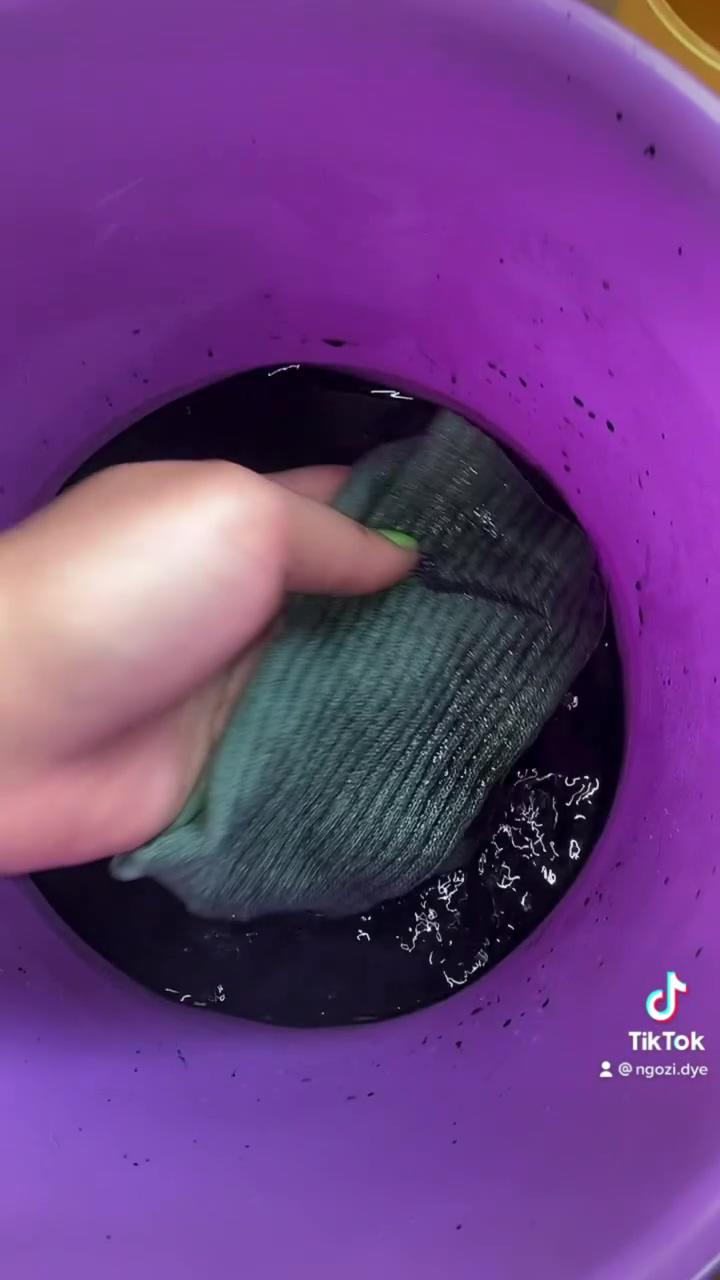 Neutral dyed nike socks #ngozidye #nikesocks #dye #dyedsocks #dyingvideo #neutralsocks #streetwear | satisfying hourglass epoxy creation made from everyday items