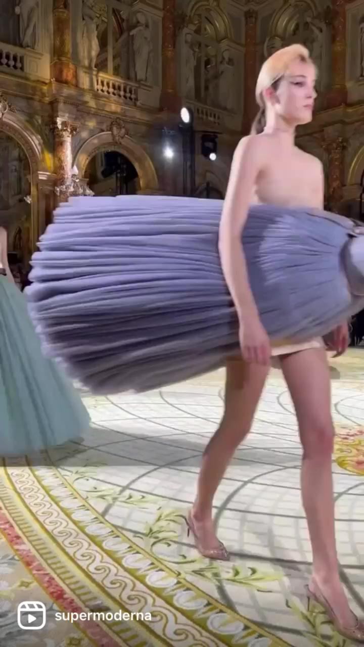 Paris couture spring 2023; sea shell painting with gouache