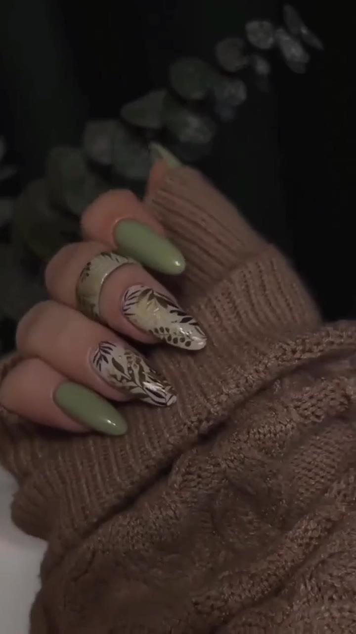 "diy a ring in the same green color as your nails ; star nail tutorial