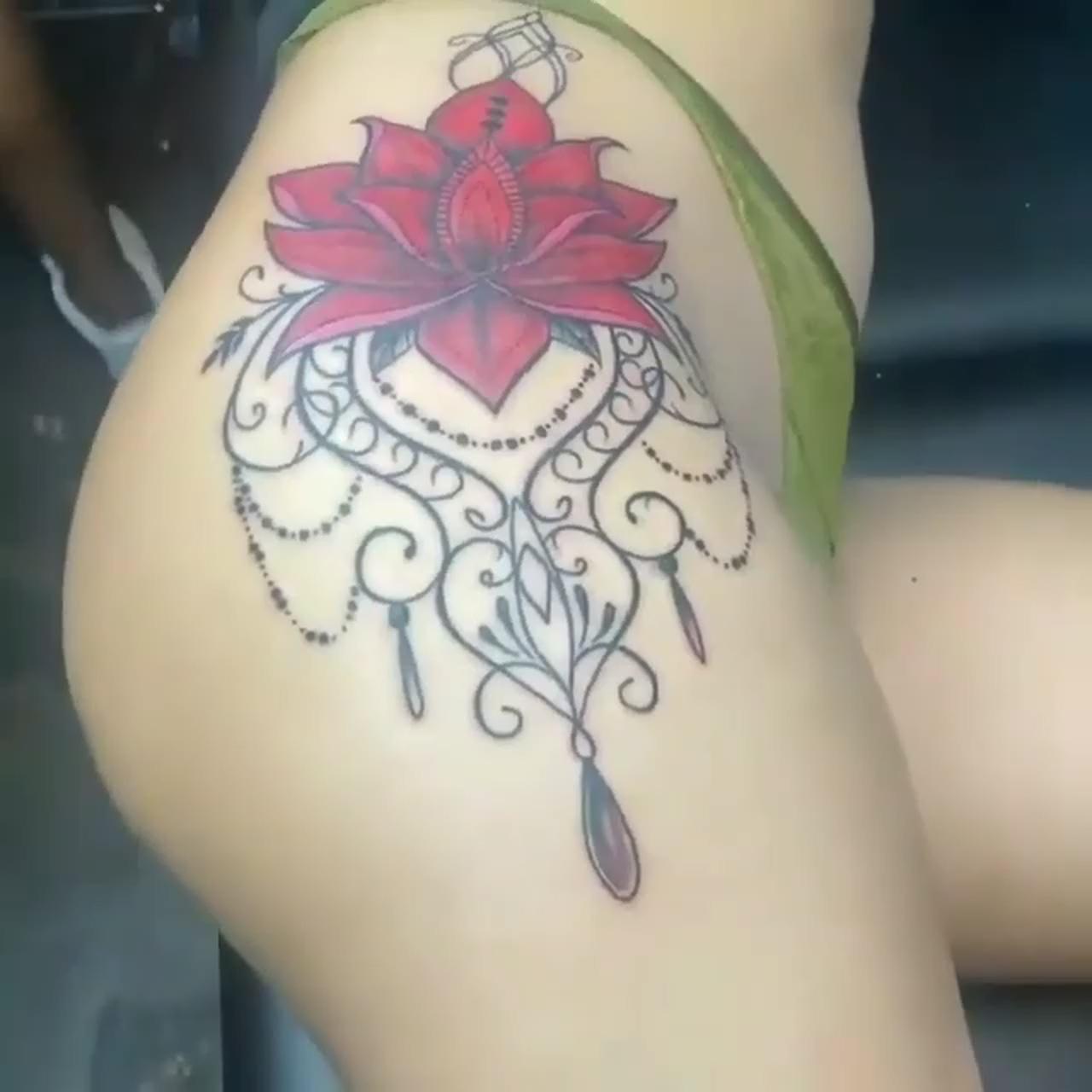 Amazing 3d tattoo; girl thigh tattoos