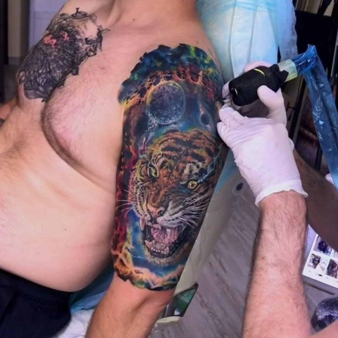 Cover up tattoos o color tattoos o cover up tattoo ideas; tiger hand tattoo