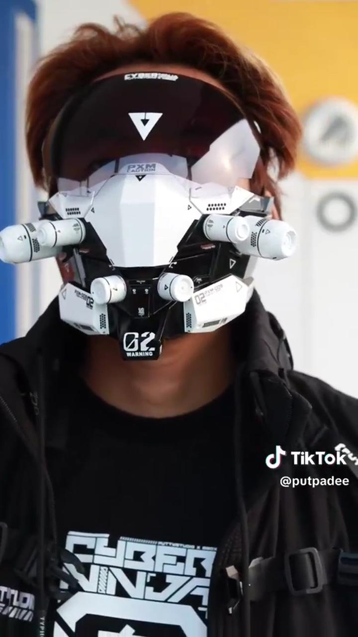 Cyberpunk helmet - best cyberpunk mask, cyber techwearr; looks fun 
