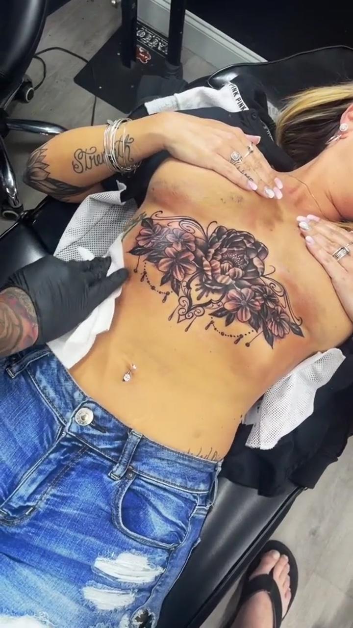 Gorgeous tattoo ; hot hand tattoo