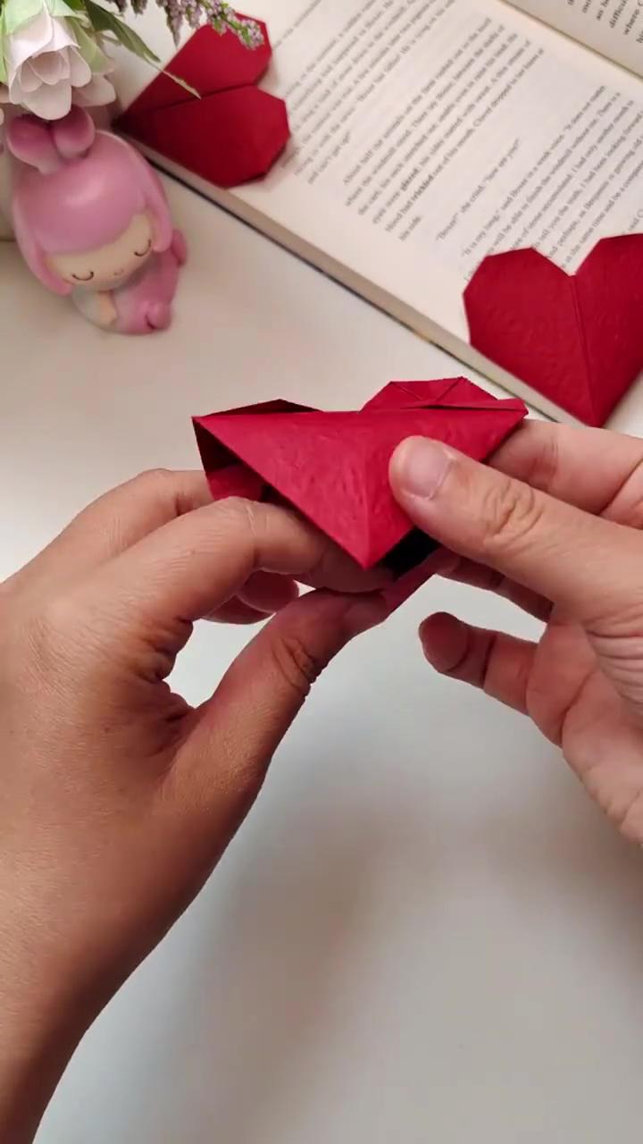 How to fold love bookmarks, super simple; mind-blowing body paint transformation