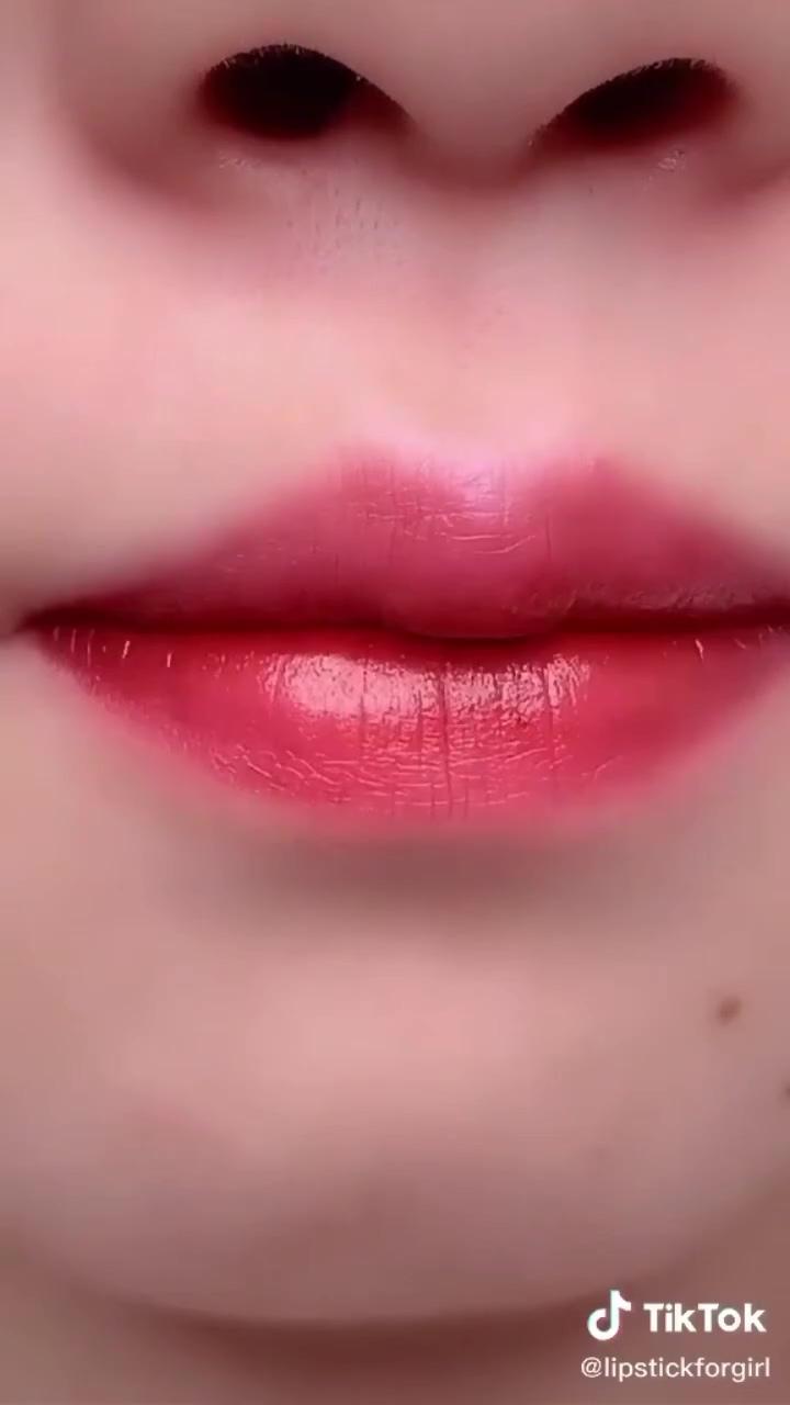Lipstick tutorial; guess the colors in these hearts 